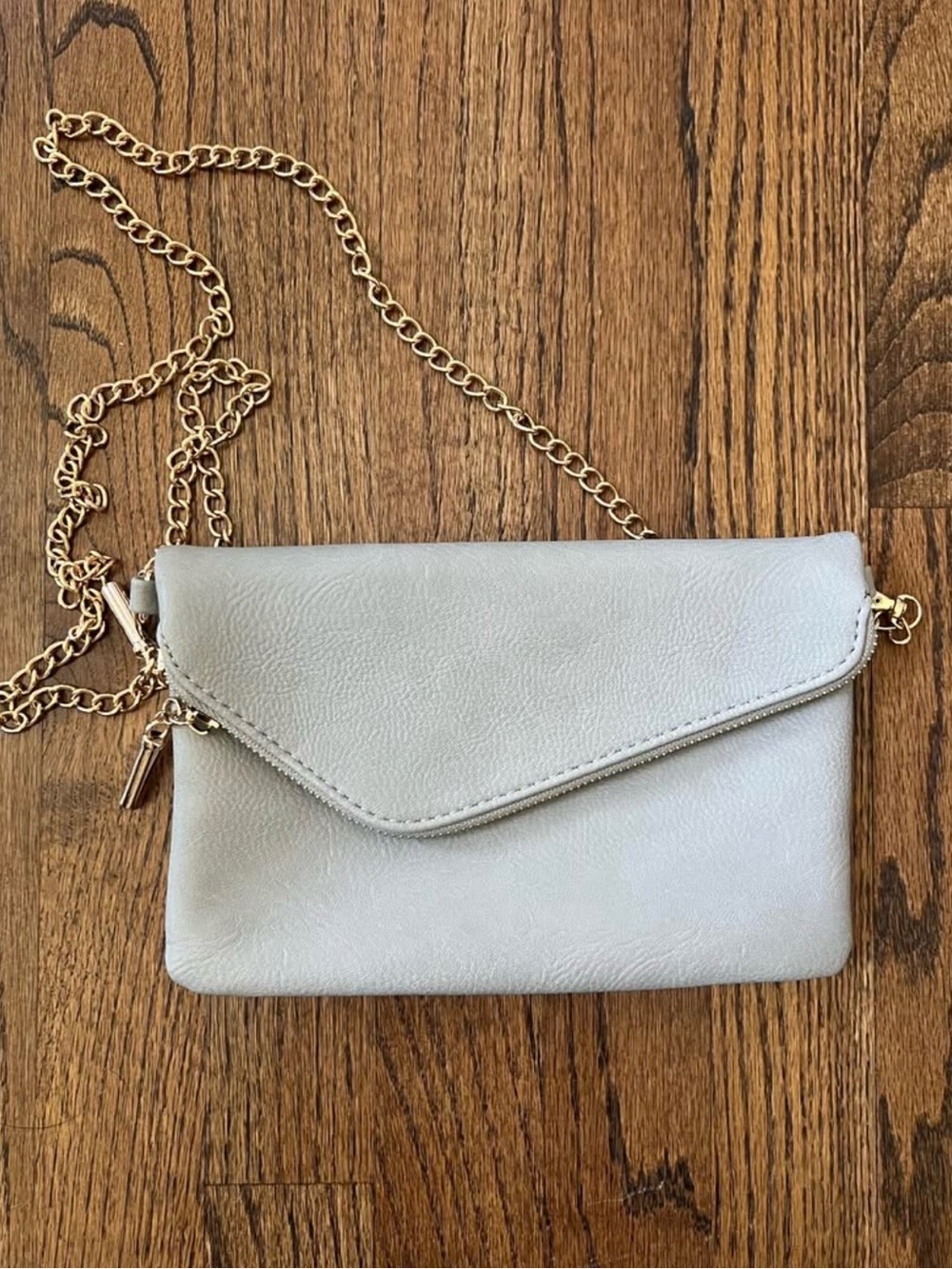 NWOT Women's Light Gray Crossbody Clutch with Gold Chain